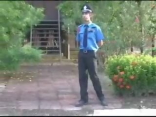Võluv turvalisus ohvitser