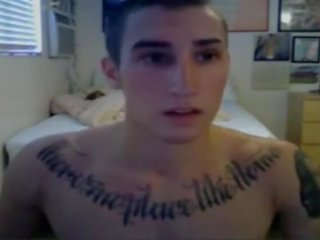 Draguta tatuat hunk- partea 2 pe gayboyscam.com